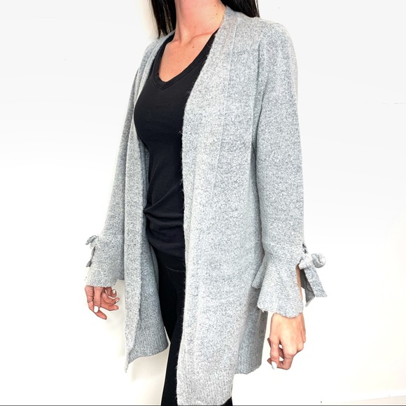 A&I Sweaters - 🛍A&I Women’s gray cardigan size L